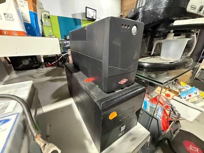 Set of 2 UPS's 