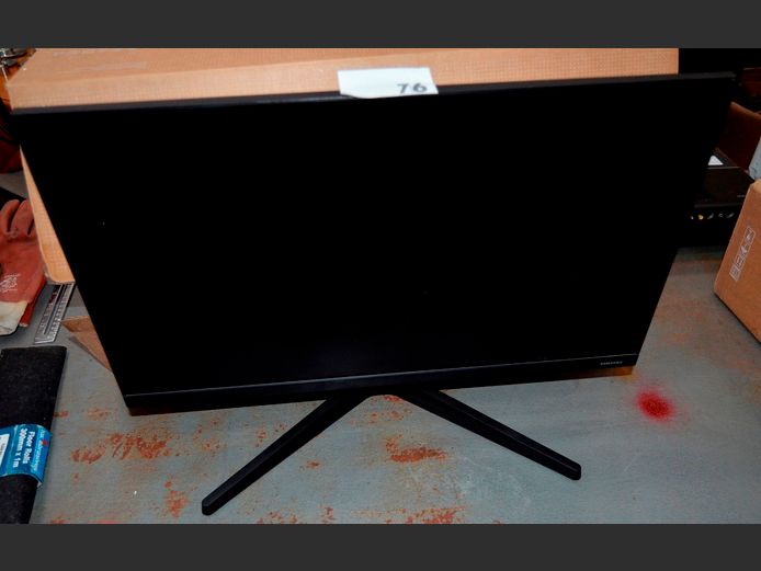 SAMSUNG T35F 24" MONITOR [Switches on]