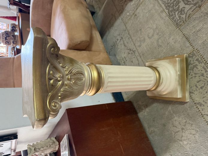 Gold/Cream Pillar 
