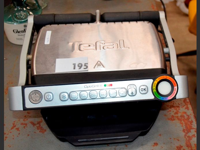 TOTAL OPTIGRILL [Switches on]