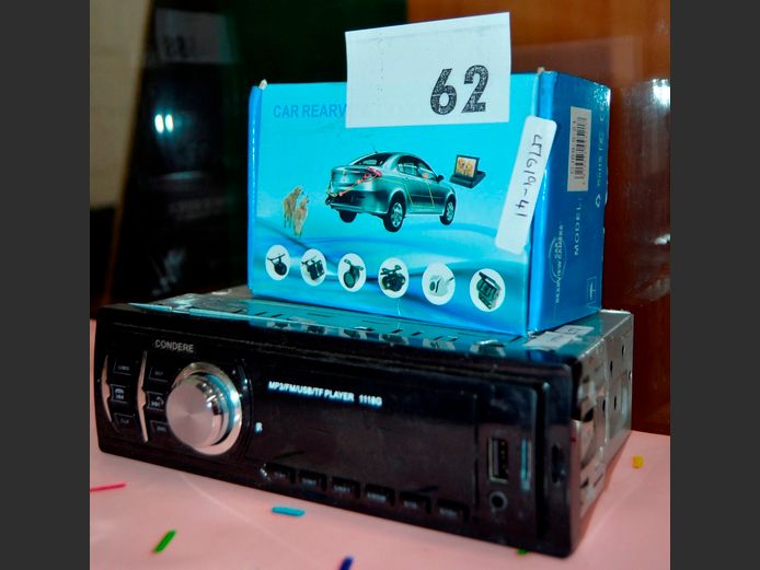 CONDERE CAR MP3 PLAYER/RADIO & A REAR VIEW CAR CAMERA [Untested]