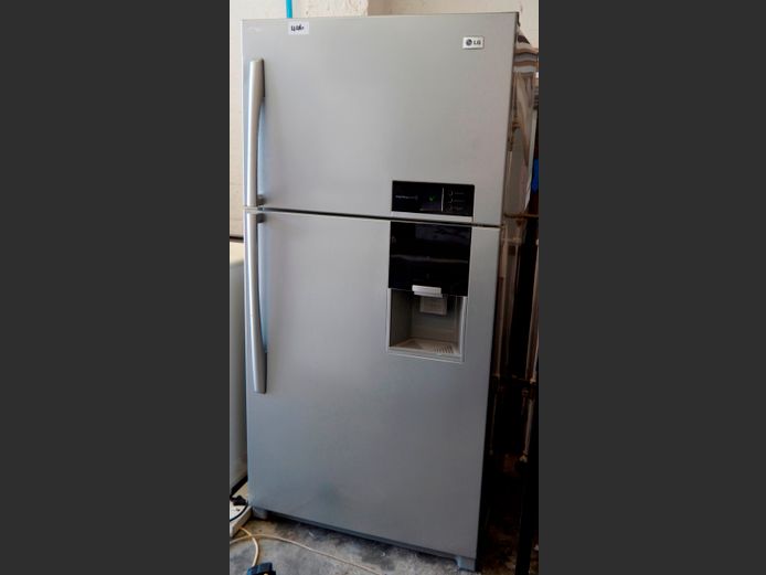LG EXPRESSCOOL STAINLESS STEEL FRONT FRIDGE FREEZER WITH WATER DISPENSER [Getting cold]
