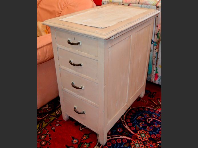 CREAM PAINTED 4-DRAWER BEDSIDE PEDESTAL, 67 x 44 x 76cm [Needs TLC]