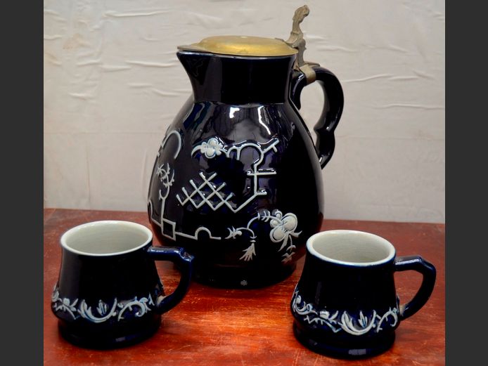 BLUE & WHITE CERAMIC PITCHER WITH LID & PAIR MATCHING MUGS