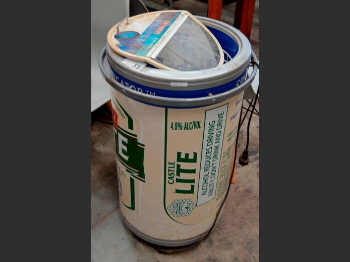 CASTLE LITE ELECTRIC COOLER, 50cm Diameter x 82cm High [Switches on]