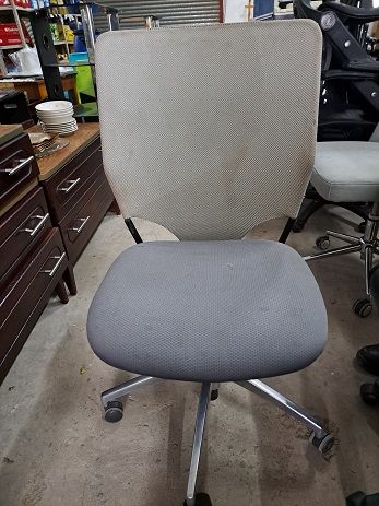 Gray mesh swivel chair (no tag)