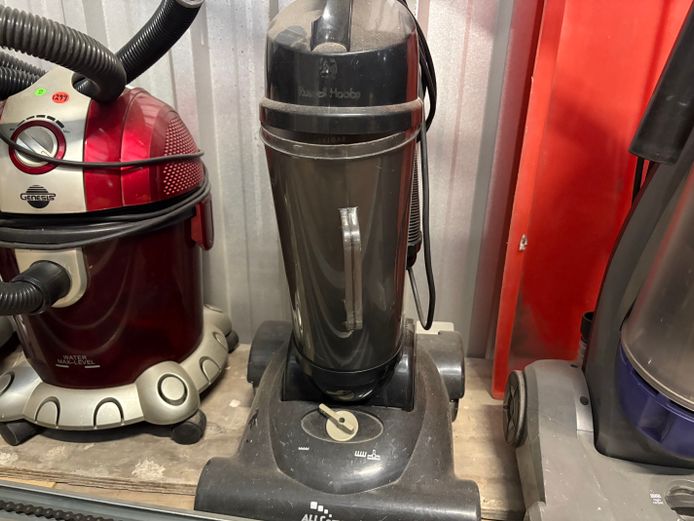 Russell Hobbs Upright vacuum - As is