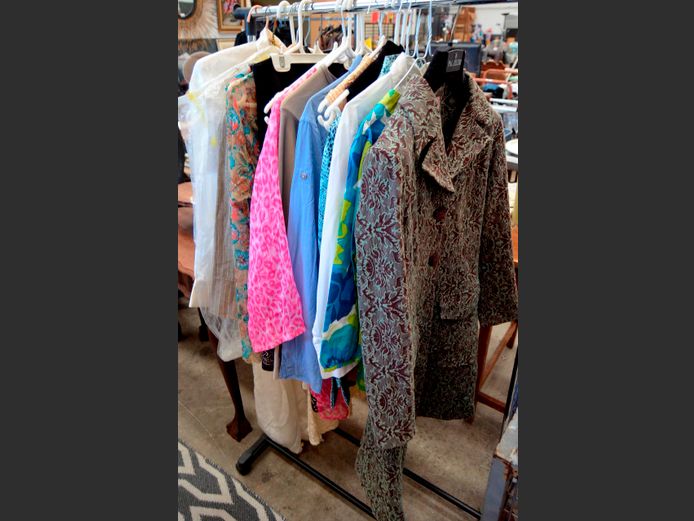 ASSORTED LADIES CLOTHING [Excl. Rail]