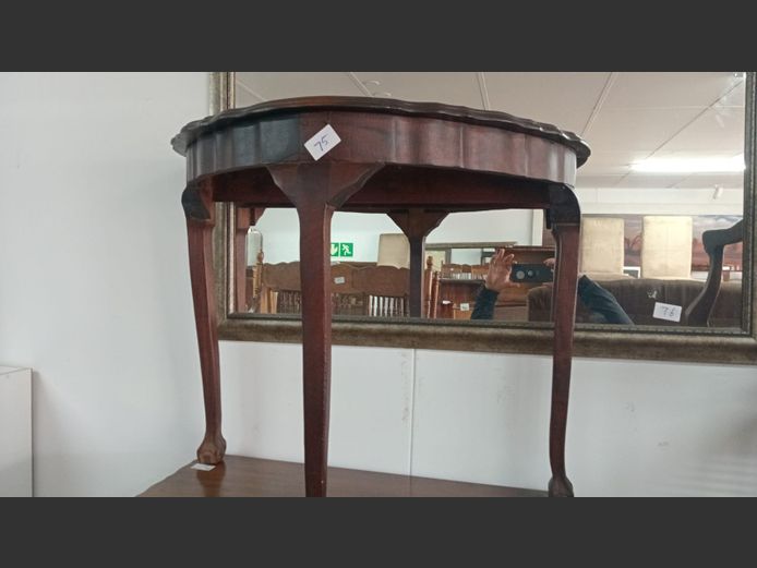 Halfmoon table 