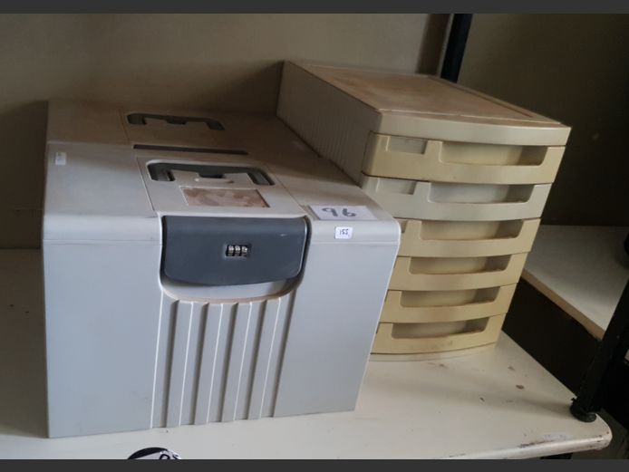 LOT: 2 x LOCK BOXES & A DESKTOP BUDDI FILER