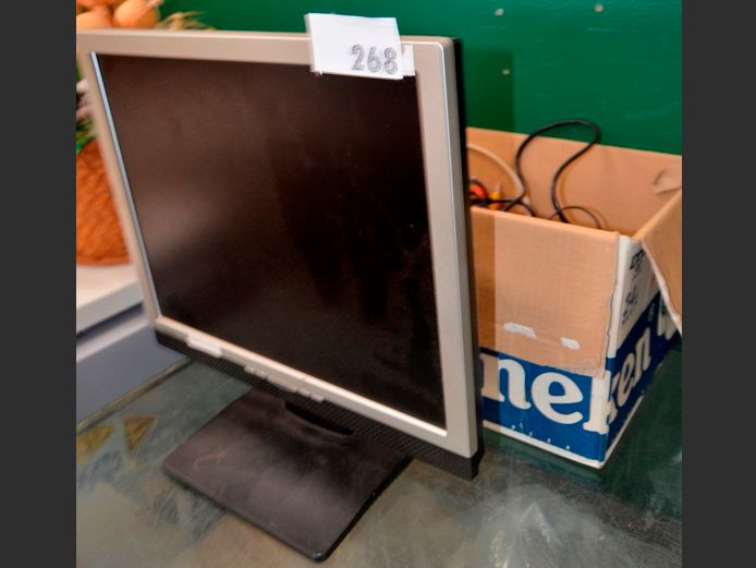 SIEMENS MONITOR WITH VGA CABLES [Faulty]