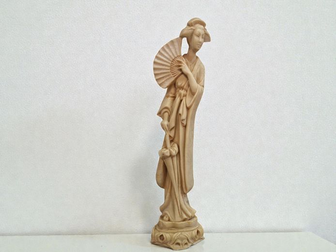 Oriental Style Figurine: Elegant Geisha with Folding Fan