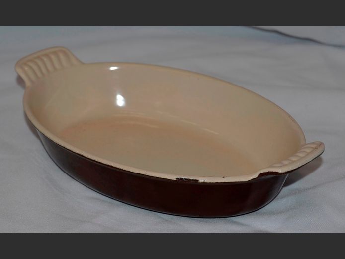 LE CREUSET CAST IRON SERVING DISH, 28 x 20.5cm