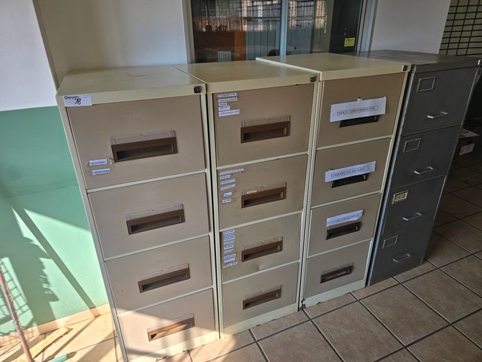 OPEN PLAN OFFICE: 4 x 4 DRAW STEEL FILING CABINETS, 2 x TYPIST CHAIRS, 1 x VISITOR CHAIR, 2 x LARGE WHITE BOARDS, 1 x 3-TIER WOODEN SHELF, 1 x 2 DRAW O/V PEDISTAL, 1 x 2-DOOR WOODEN CABINET