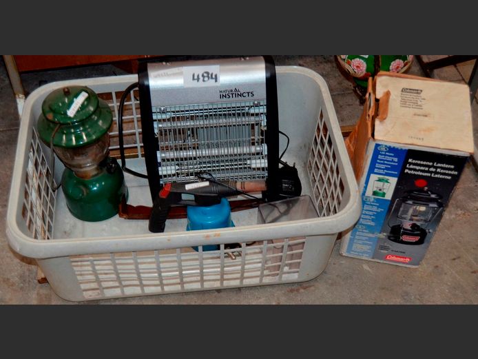 LOT: COLEMAN LANTERNS & NATURAL INSTINCTS BUG CATCHER [Untested]