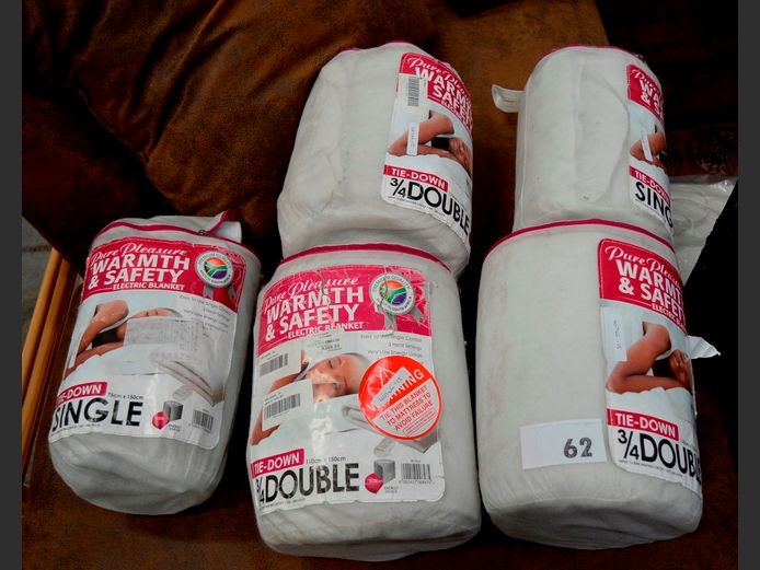 LOT OF 5 ELECTRIC BLANKETS: 3 x DOUBLE & 2 x SINGLE [Untested]