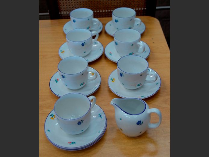 CONTINENTAL 10-PIECE PART TEA SET [Crack to creamer]