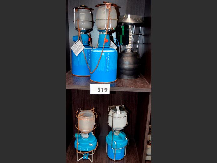 LOT ON 2 SHELVES: CAMPING LAMPS [Untested]