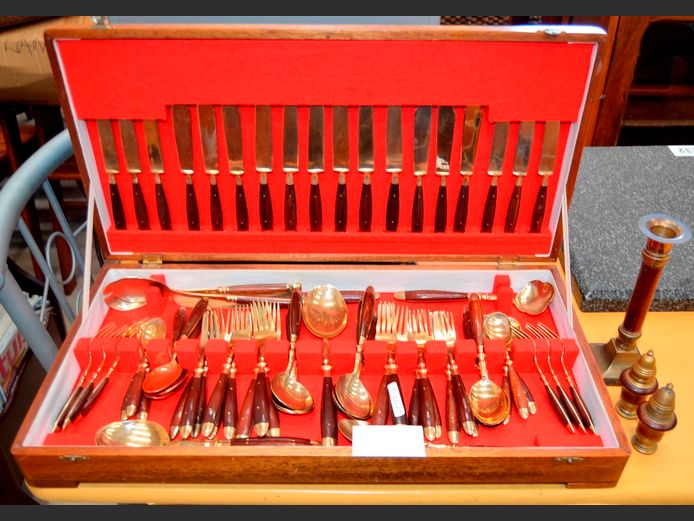BRASS & WOOD 72-PIECE CUTLERY SET IN CANTEEN WITH CANDLESTICK & SALT & PEPPER SHAKERS, 60 x 30 x 9cm