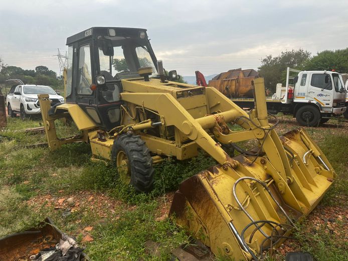 CAT 438B (4x4) TLB - NON Runner