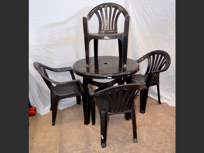 BLACK PLASTIC PATIO TABLE WITH 4 MATCHING CHAIRS, 88cm Diameter x 70cm High