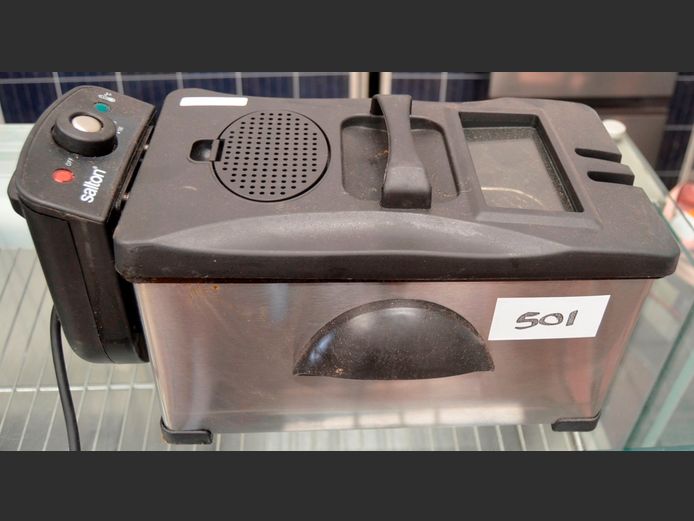 SALTON 3 LITRE CHIP FRYER [Switches on, untested further]