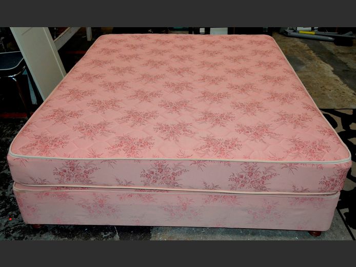 DOUBLE BED BASE & MATTRESS SET [Worn]
