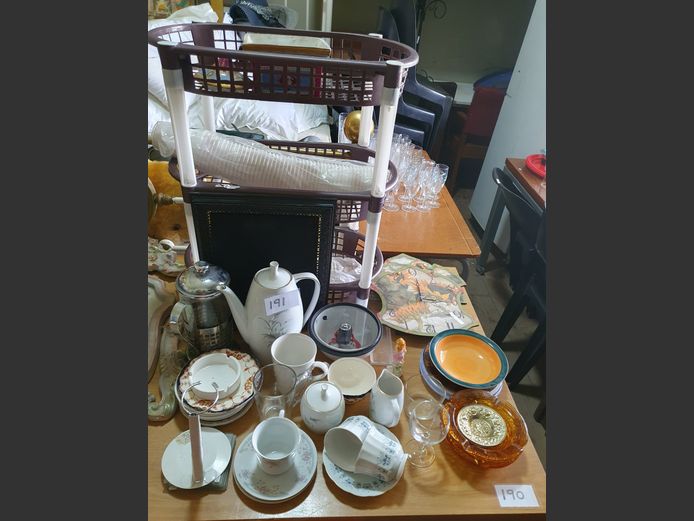 LOT: THOMAS GERMANY TEAPOT WITH LID, SUGAR BOWL, VEGGIE RACK, WALL CLOCK, etc