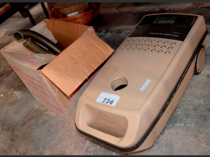 VINTAGE ELECTROLUX VACUUM CLEANER [Switches on, untested further]