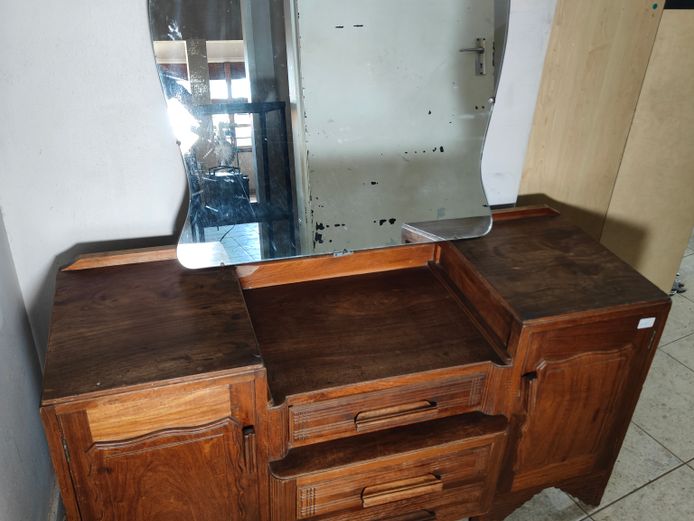 DRESSING TABLE