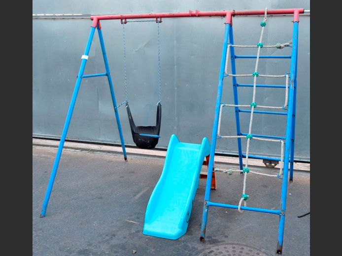 CHILDREN'S SWING & MONKEY BAR SET & A SLIDE