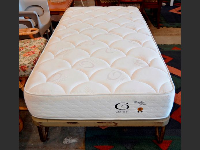 GENESSI ¾ MATTRESS ON METAL DIVAN