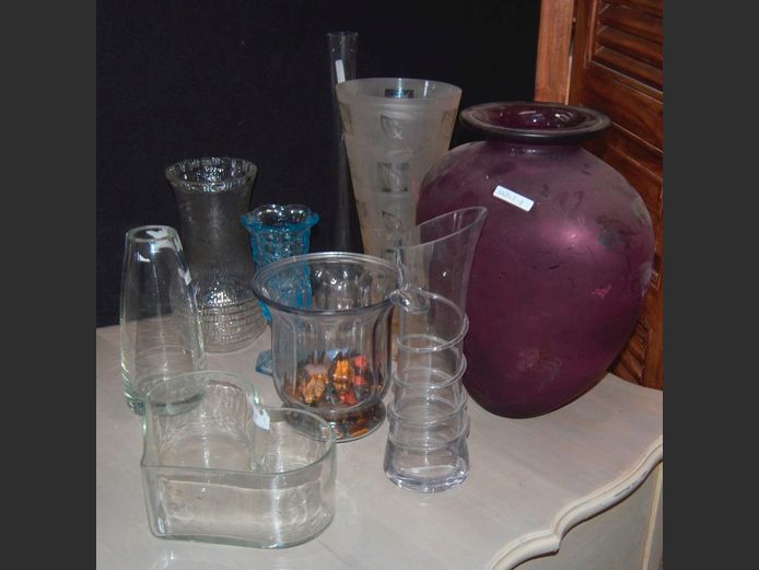 JOB LOT: VARIOUS GLASS VASES [1 chipped & 1 cracked]