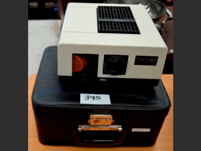 ZEISS ICON PERKEO AUTOMAT S150 PROJECTOR WITH CASE, 33 x 28 x 16cm [Switches on, untested further]