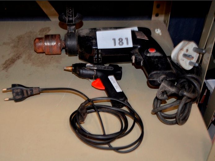 MINI GLUE GUN [Switches on] & AN AEG DRILL [Not working]