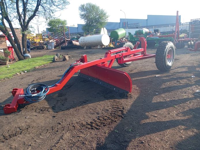 BRAND NEW 2.4 METRE HYDRAULIC SCRAPER