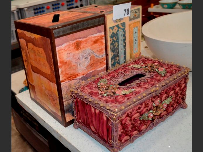 LOT: 2 x WOODEN WINE BOXES & A TISSUE BOX
