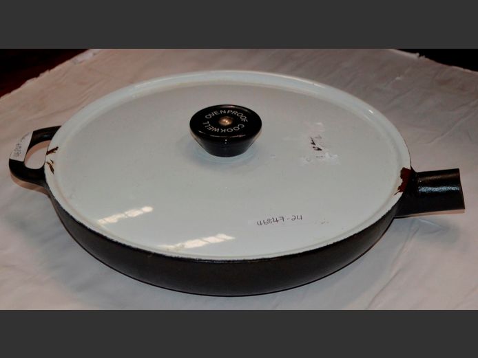 CAST IRON FRYING PAN WITH LID, 28cm Diameter [Handle needed]