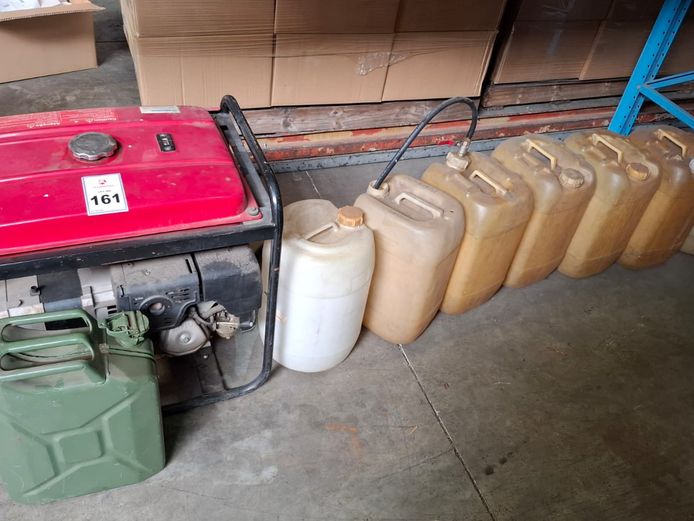 Honda Generator & Jerry Can & plastic containers
