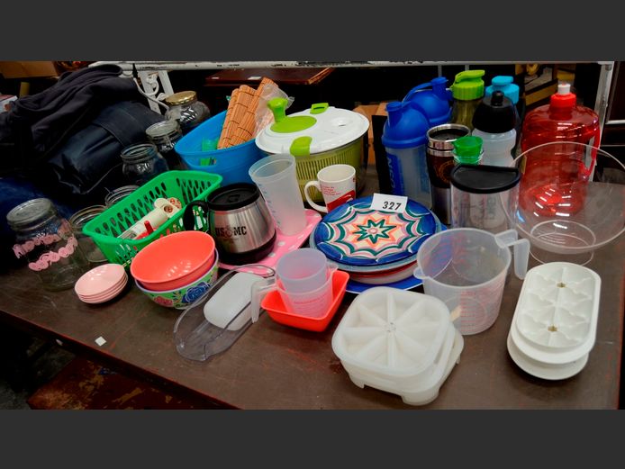 ICE BUCKETS, SALAD SPINNER, WATER BOTTLES, PLACEMATS, etc