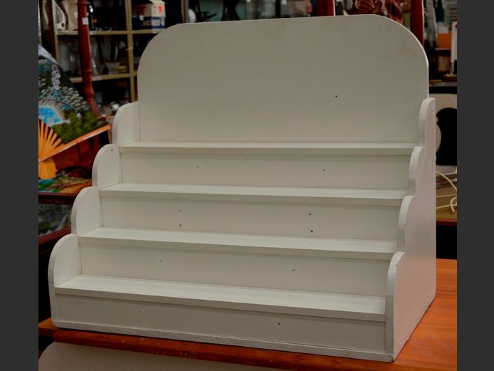 WHITE PAINTED DISPLAY SHELF, 85 x 48 x 72cm