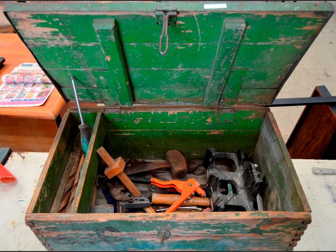 VINTAGE WOODEN TOOL TRUNK WITH CONTENTS, 68 x 41 x 32cm