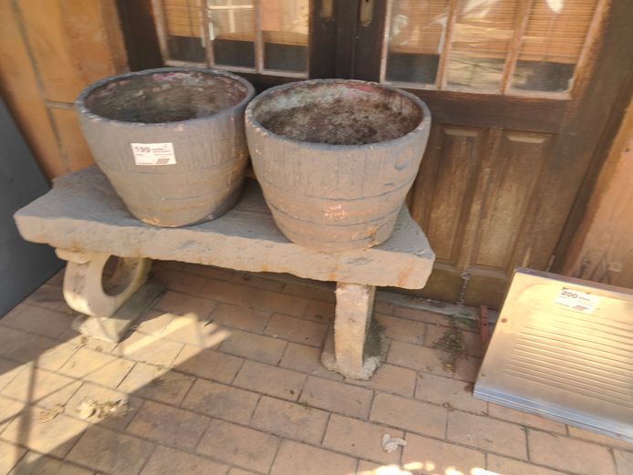 GARDEN BENCH AND 2 X POTS