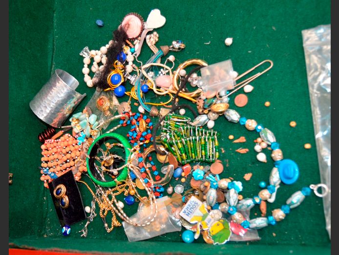 ASSORTED COSTUME JEWELLERY