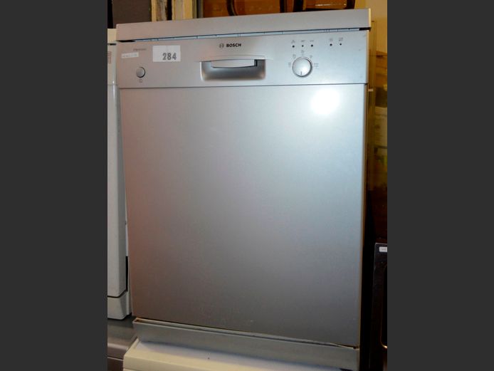 BOSCH METALLIC FINISH DISHWASHER [Switches on, untested further]
