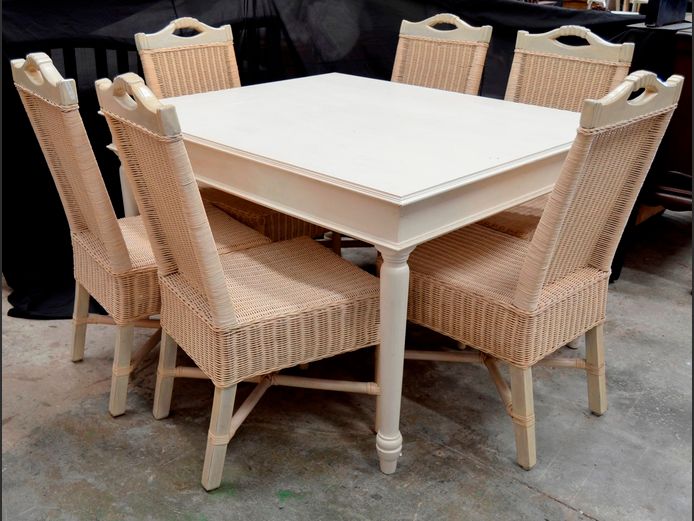 GLASS TOP DINING TABLE WITH 6 MATCHING CHAIRS, 130 x 110 x 79cm