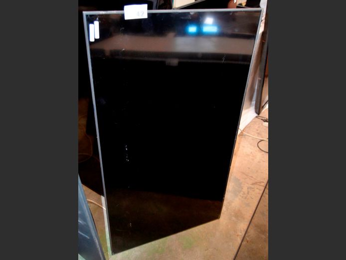 SAMSUNG 50" TV [Switches on, untested further, damaged] ### LICENCE PLEASE ###