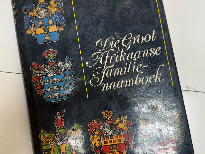 Die Groot Afrikaanse Familie-Naamboek 