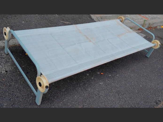 COLLAPSIBLE CAMPING BED