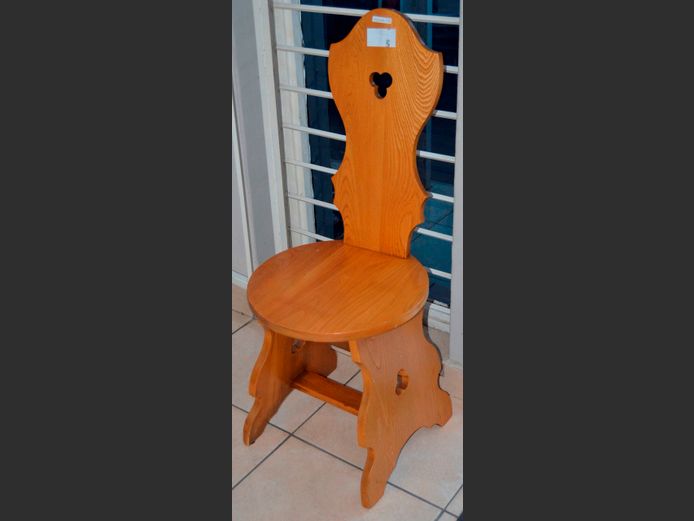 CANADIAN OAK HALL CHAIR